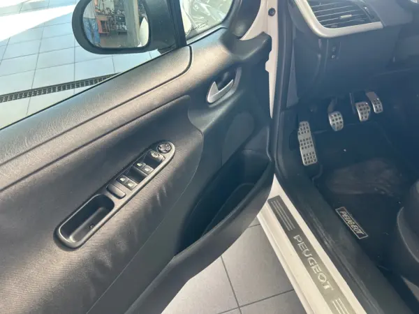 Peugeot 207 1.4 16V Sportium 13