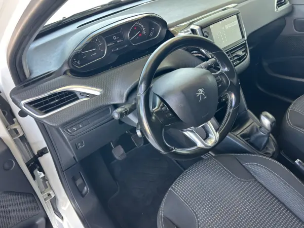 Peugeot 208 1.2 PureTech Allure 13