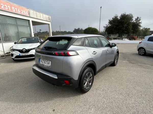 Peugeot 2008 1.2 PureTech Active Pack 8