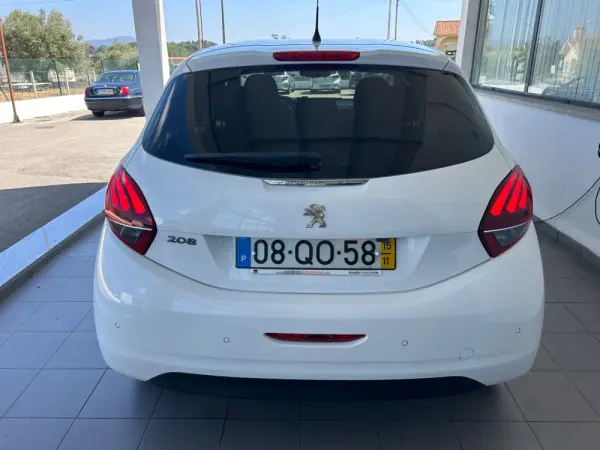Peugeot 208 1.2 PureTech Allure 8