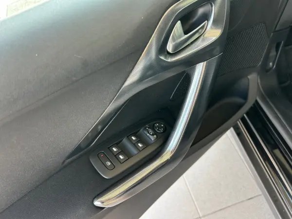 Peugeot 2008 BlueHDi FAP 120 STOP & START Allure 33