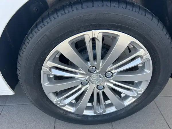 Peugeot 208 1.2 PureTech Allure 32