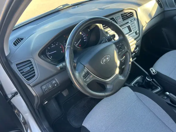 Hyundai i20 1.1 CRDi Comfort+Pack Look+JLL16 22