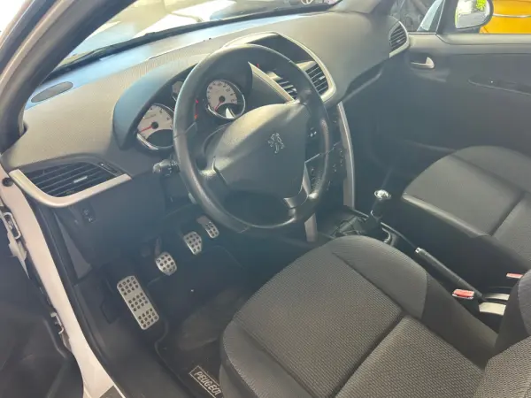 Peugeot 207 1.4 16V Sportium 14