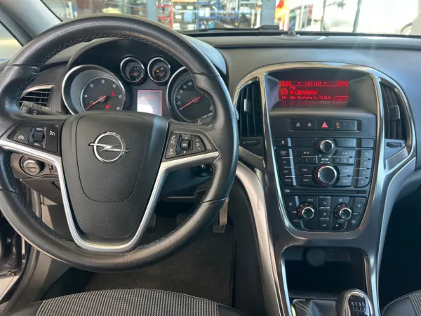 Opel Astra 1.7 CDTi Cosmo 8