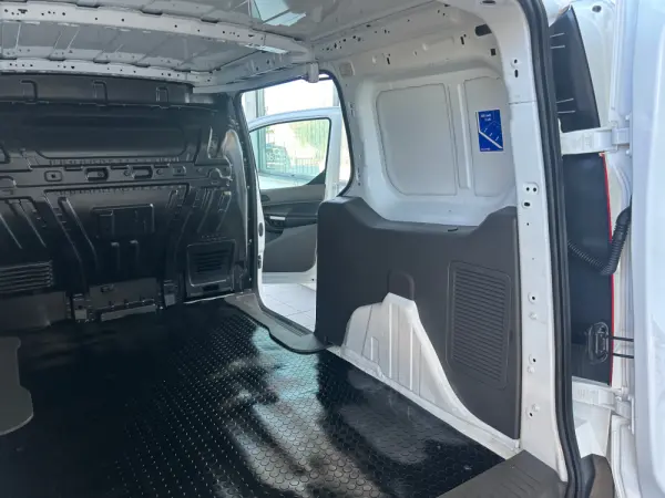 Ford Transit Connect 18