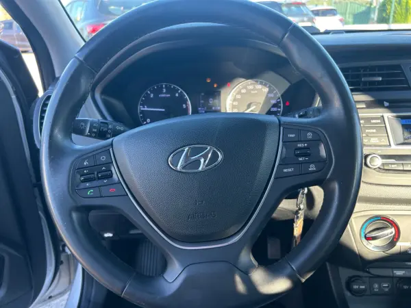Hyundai i20 1.1 CRDi Comfort+Pack Look+JLL16 14