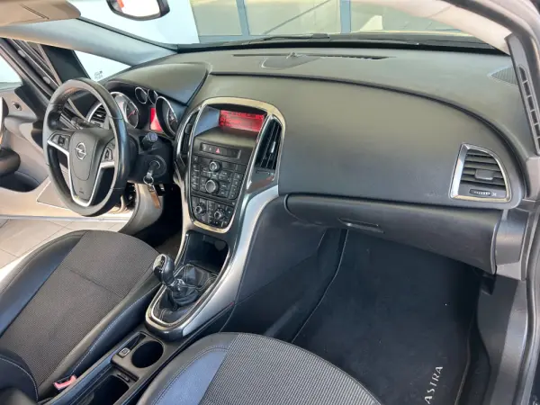 Opel Astra 1.7 CDTi Cosmo 14