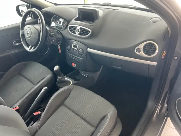 Renault Clio 1.5 dCi Dynamique S 12
