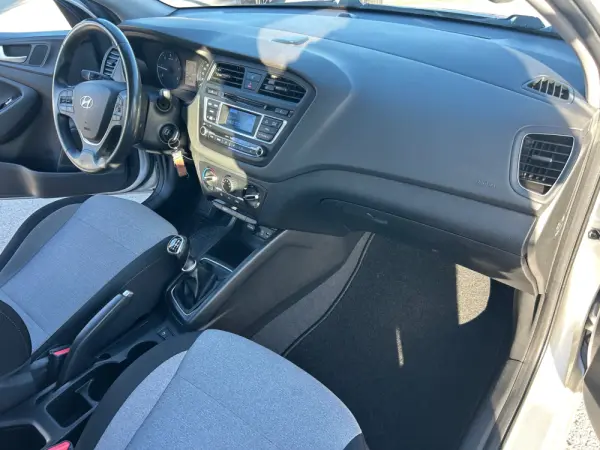 Hyundai i20 1.1 CRDi Comfort+Pack Look+JLL16 23