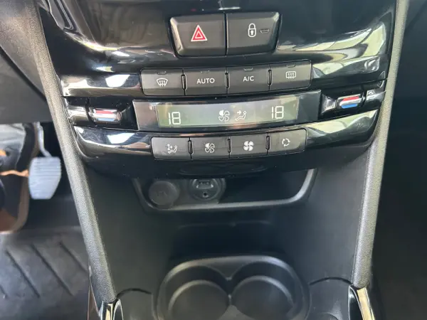 Peugeot 2008 BlueHDi FAP 120 STOP & START Allure 28