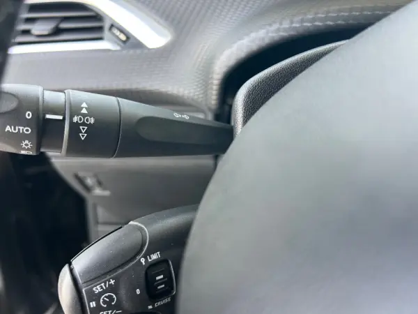 Peugeot 2008 BlueHDi FAP 120 STOP & START Allure 34