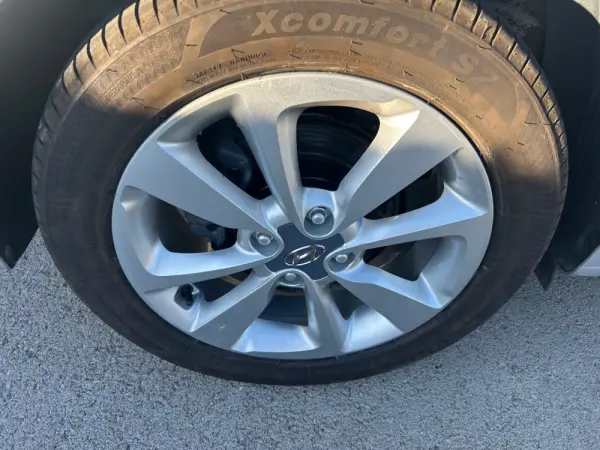 Hyundai i20 1.1 CRDi Comfort+Pack Look+JLL16 31