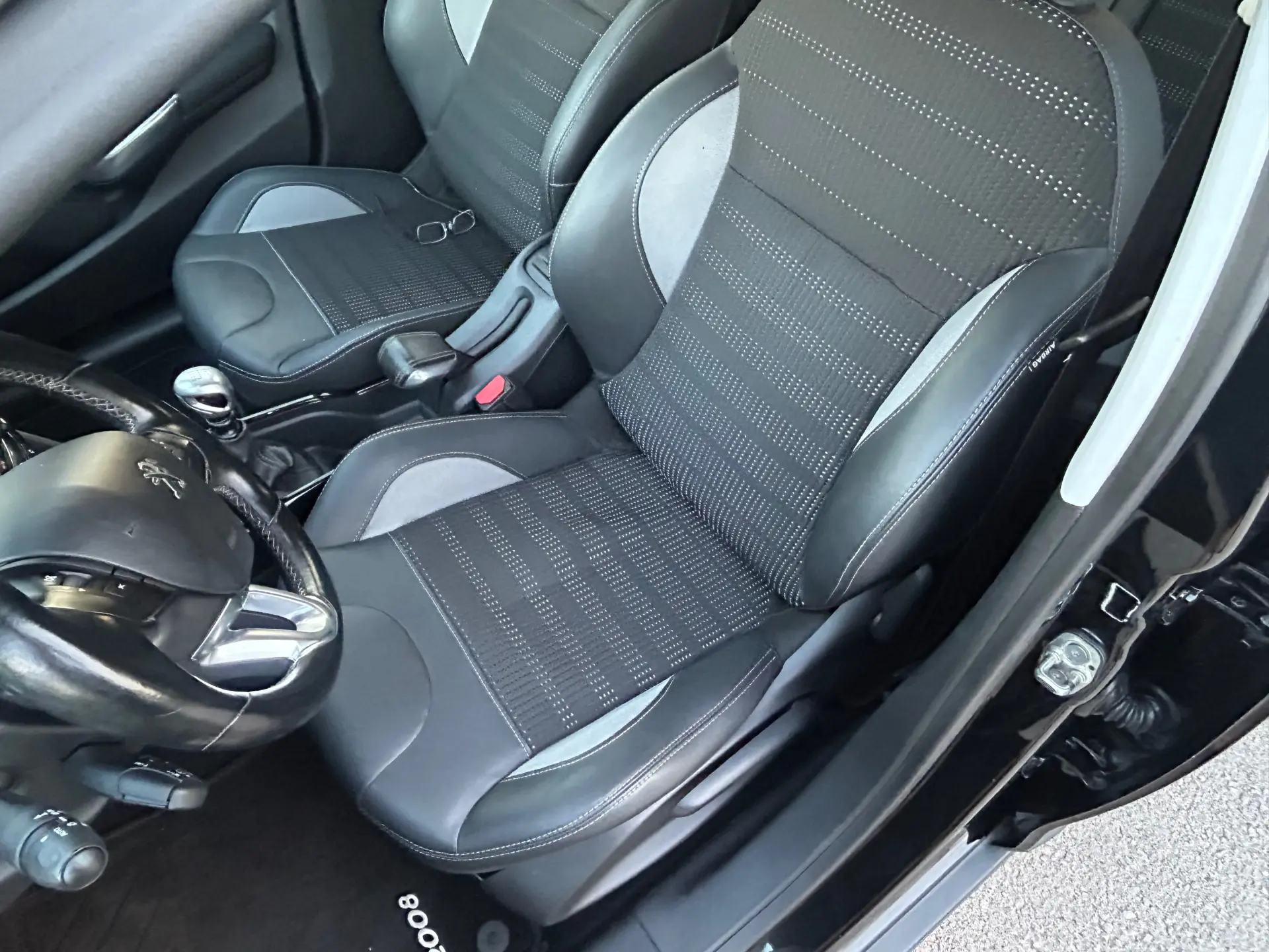 Peugeot 2008 BlueHDi FAP 120 STOP & START Allure 39