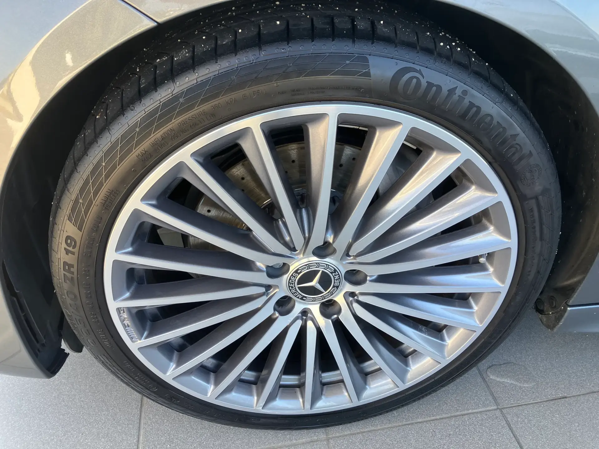 Mercedes-Benz C 180 BERLINA HB+AUTO AMG+360+PELE+J19 27