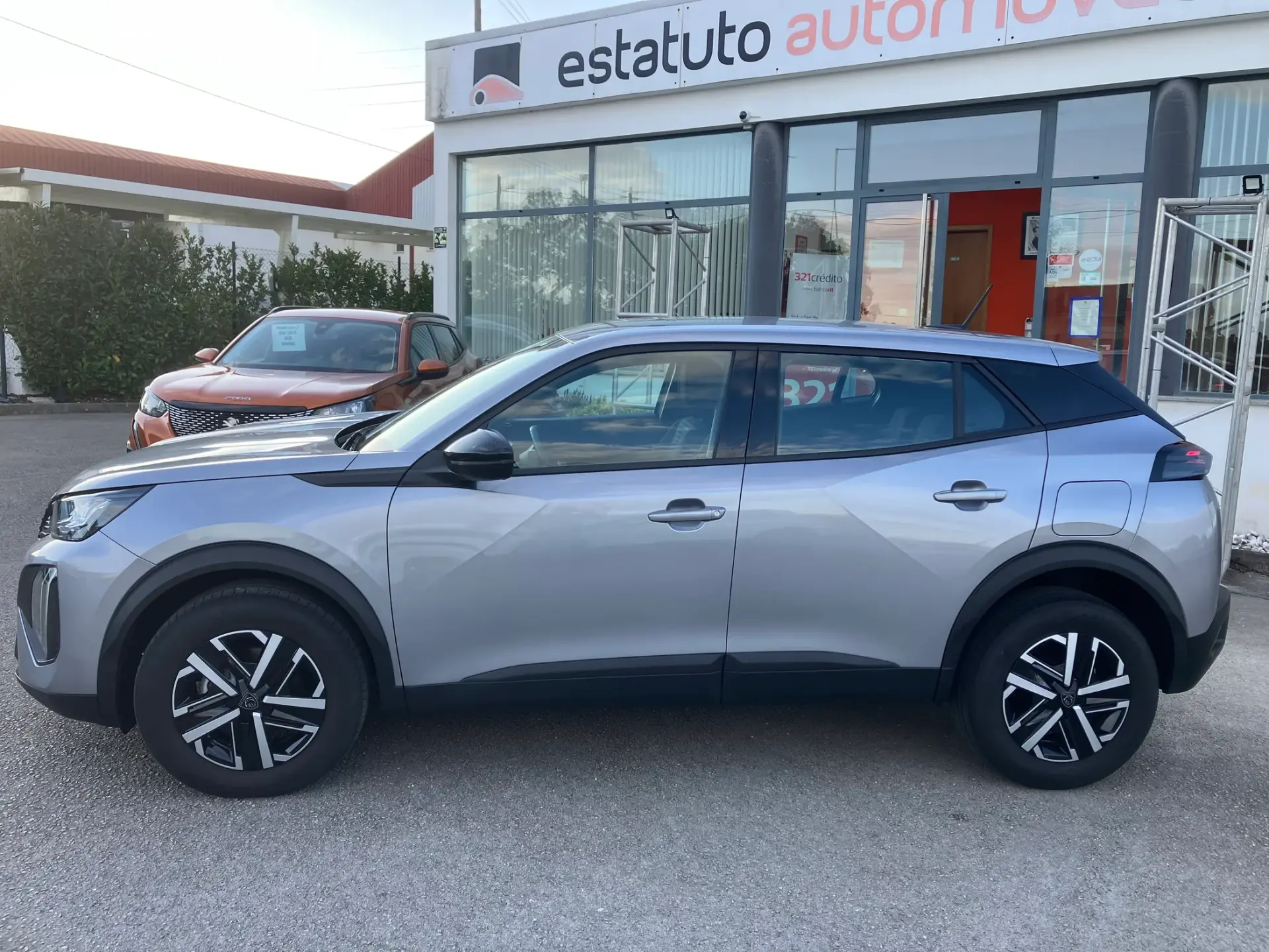 Peugeot 2008 1.2 PureTech Style 6