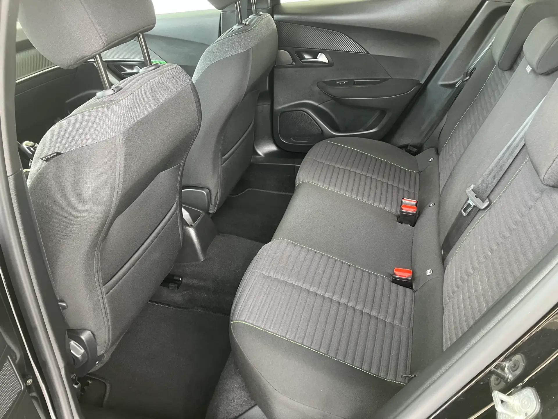 Peugeot 2008 1.2 PureTech Style 28