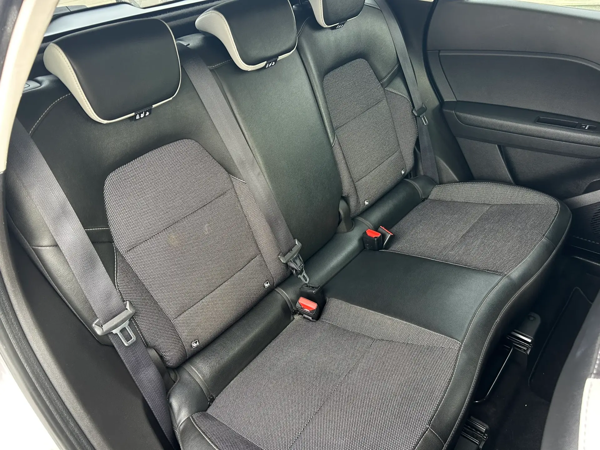 Renault Captur 1.0 TCe Intense 91 CV 27