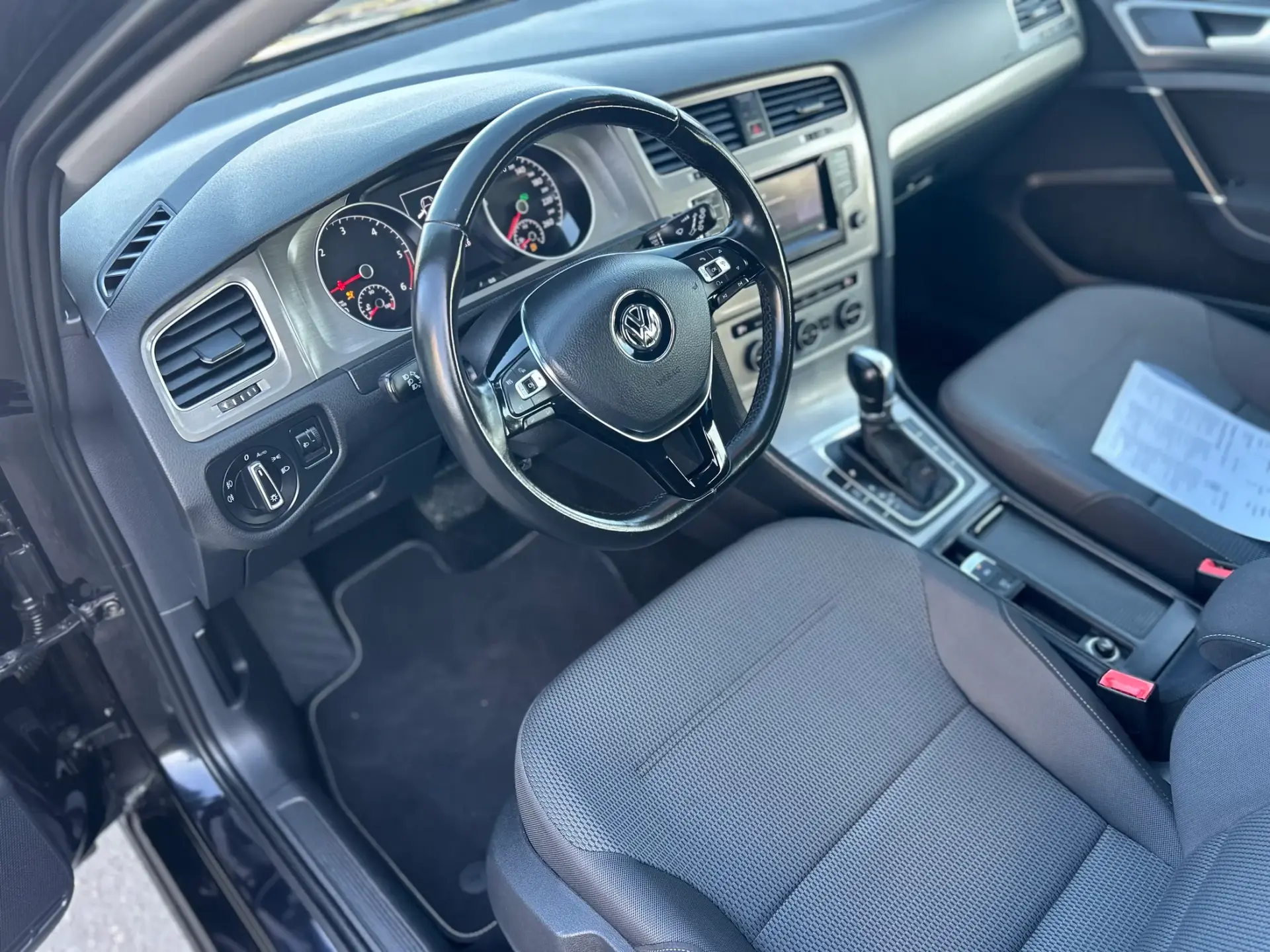 Volkswagen Golf 1.6 TDi Trendline DSG 23