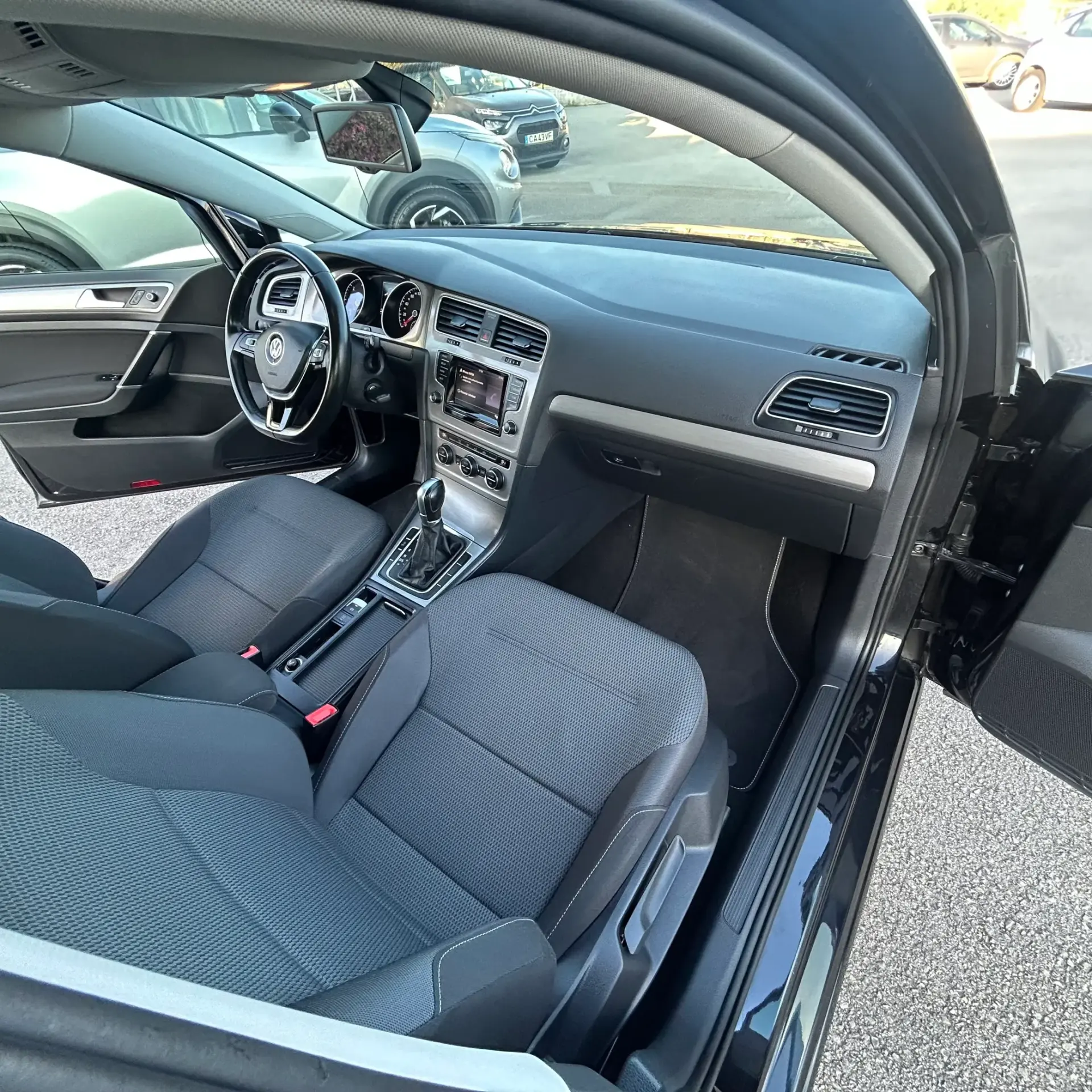 Volkswagen Golf 1.6 TDi Trendline DSG 29
