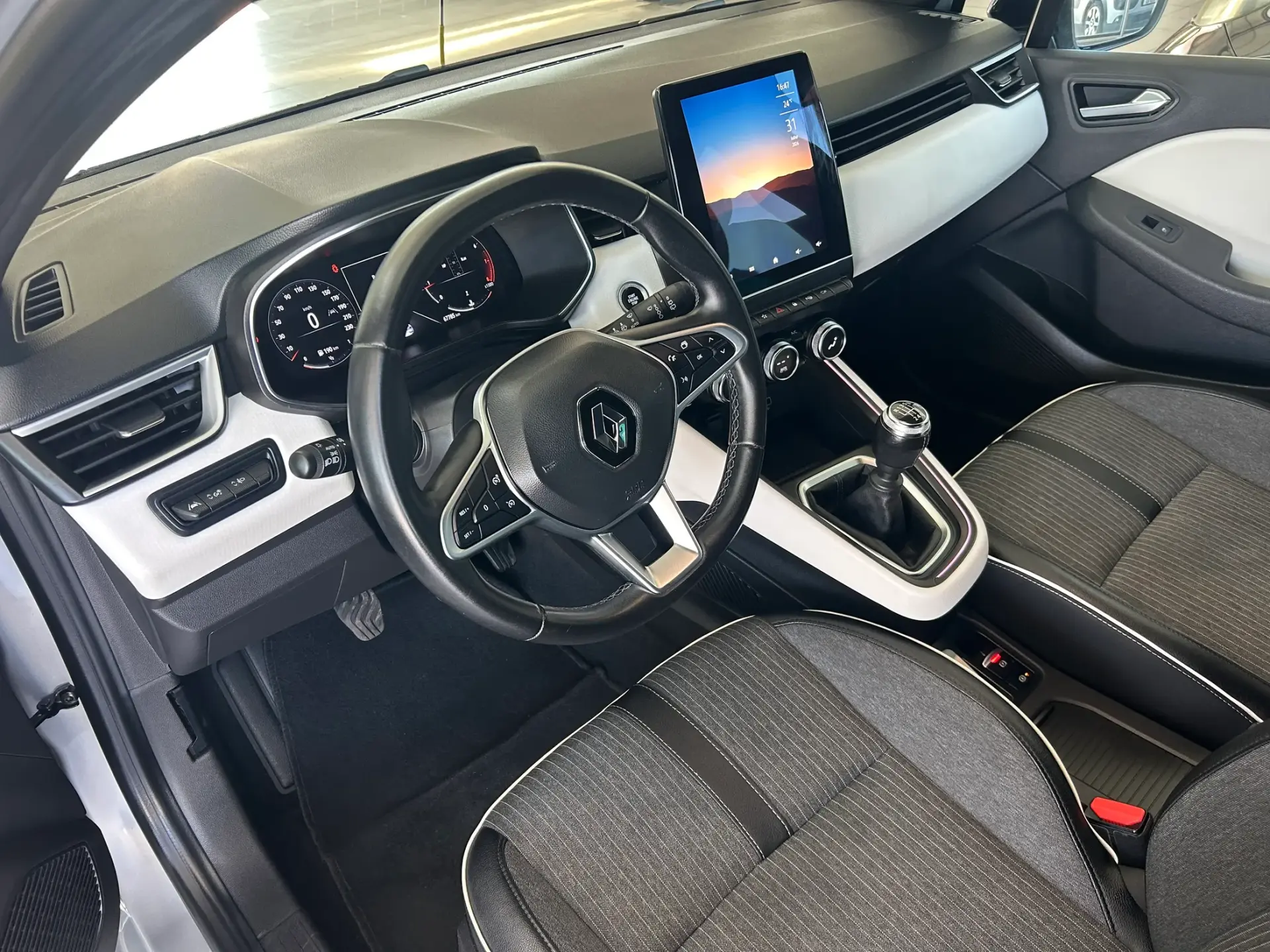 Renault Clio 1.0 TCe Techno 42