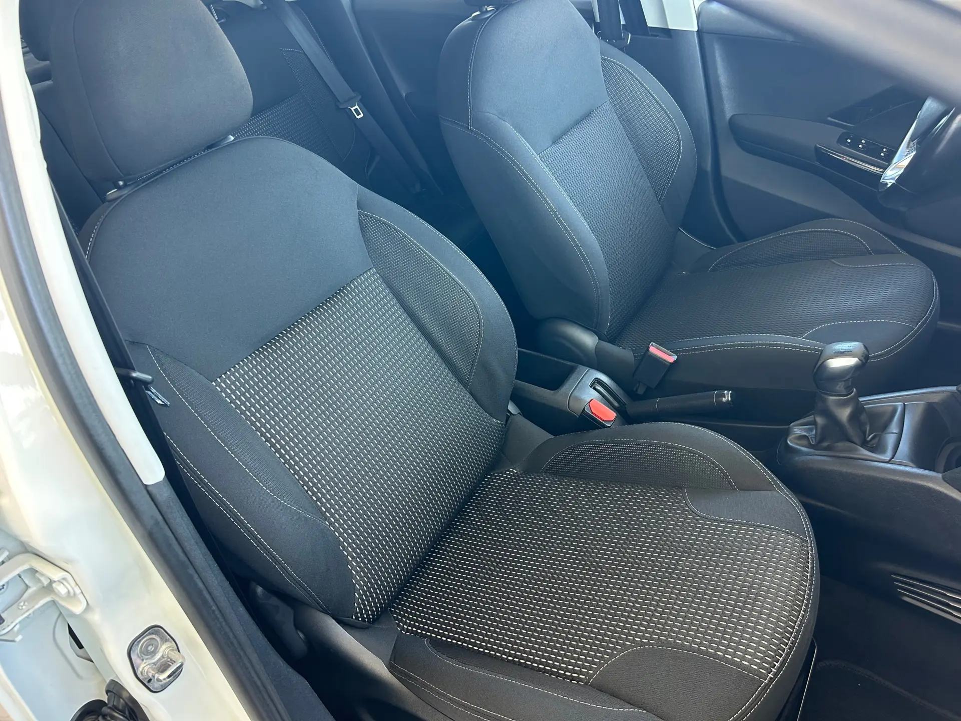 Peugeot 208 1.2 PureTech Allure 16