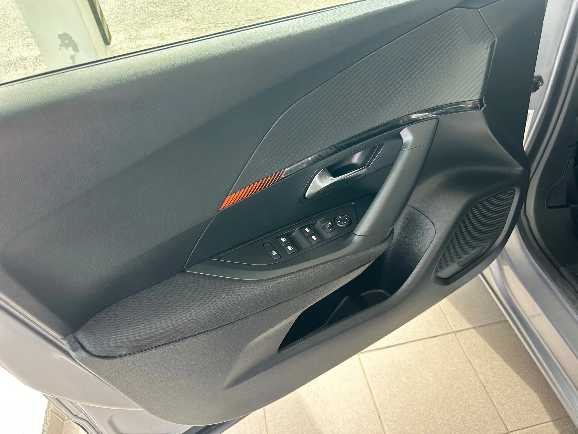 Peugeot 2008 1.2 PureTech Active Pack 26