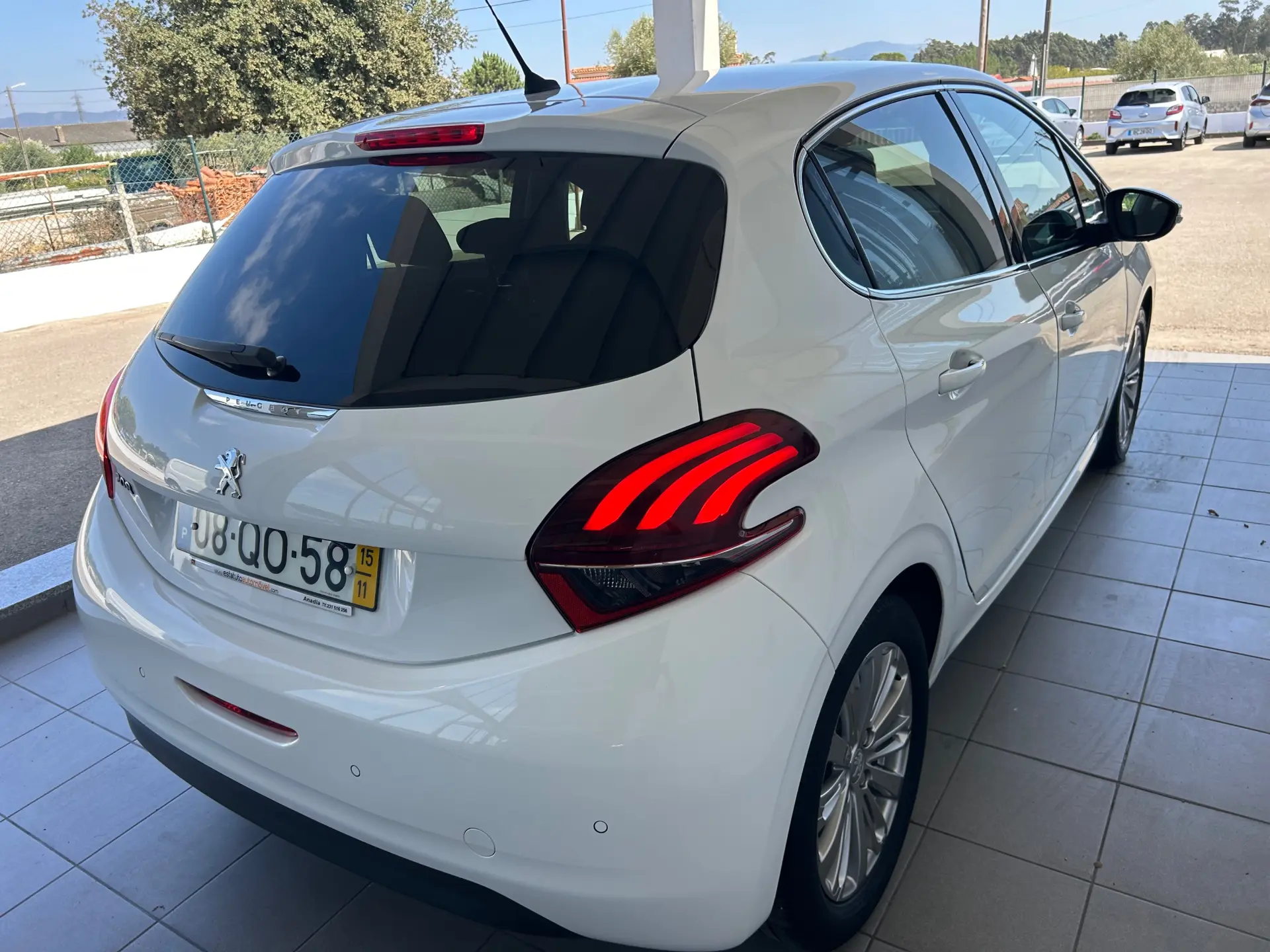 Peugeot 208 1.2 PureTech Allure 9