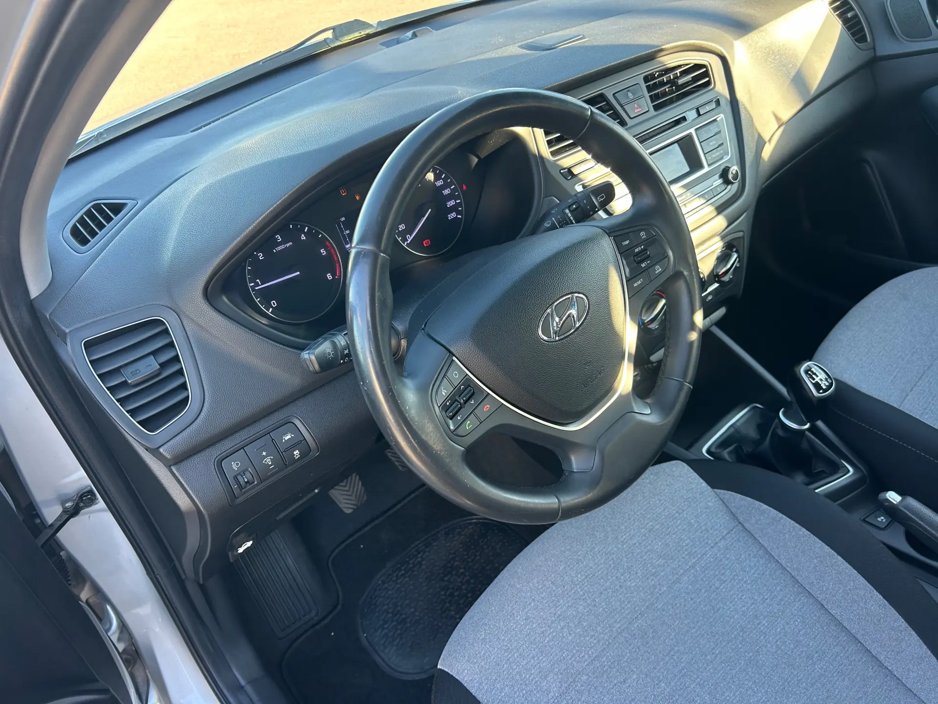 Hyundai i20 1.1 CRDi Comfort+Pack Look+JLL16 22