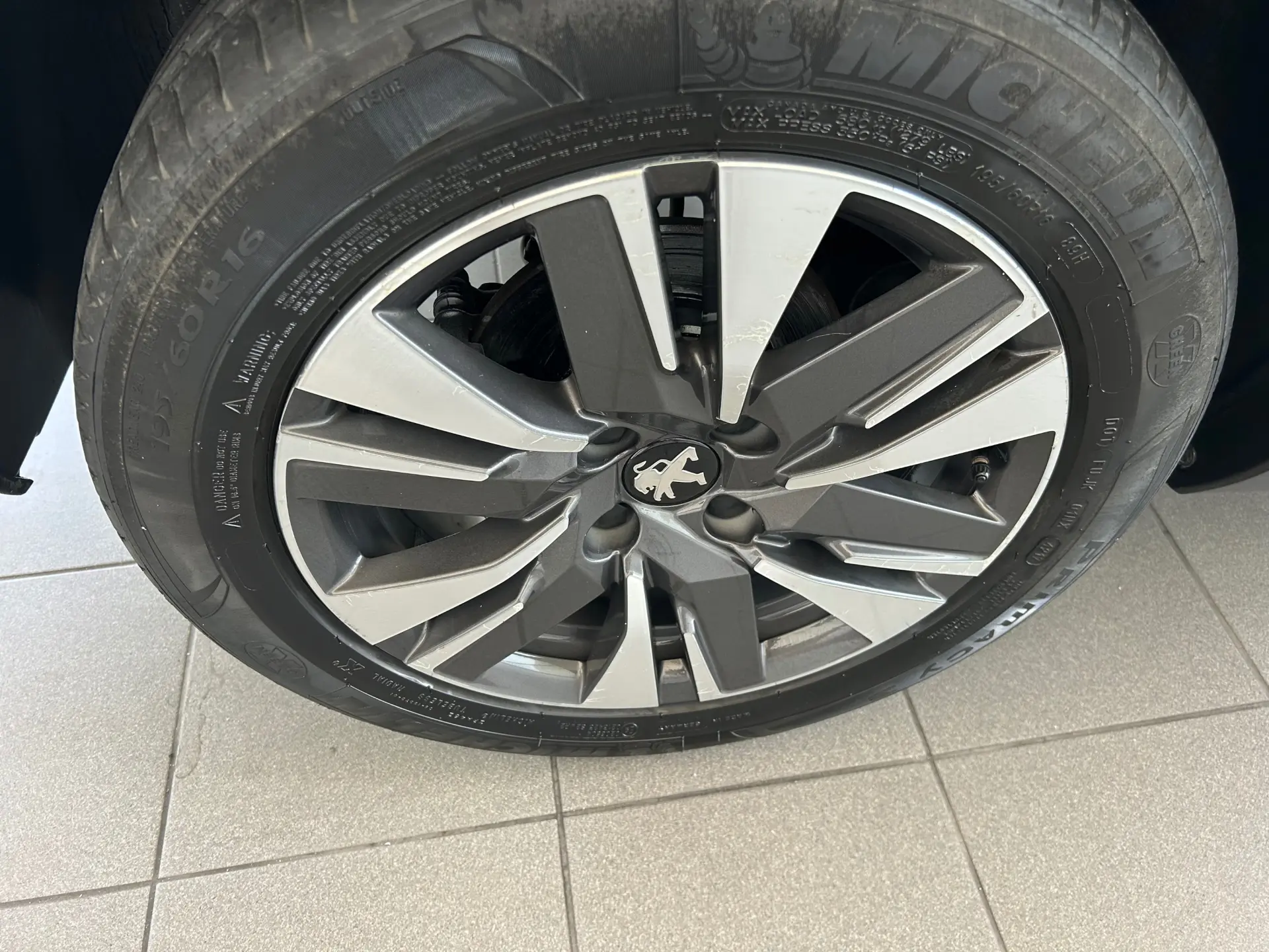 Peugeot 2008 BlueHDi FAP 120 STOP & START Allure 44