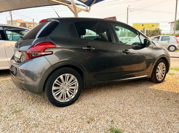 Peugeot 208 1.2 VTi SE Style 3