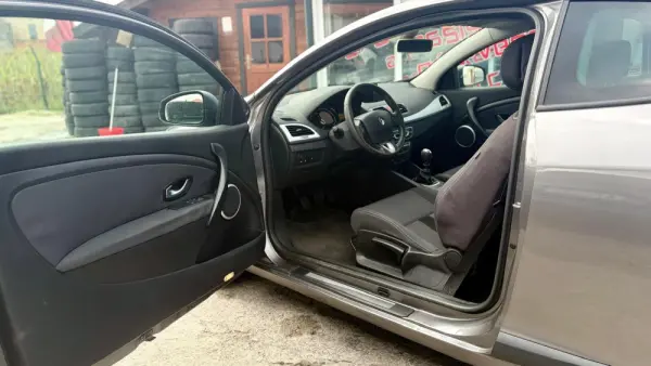 Renault Mégane Coupé 8