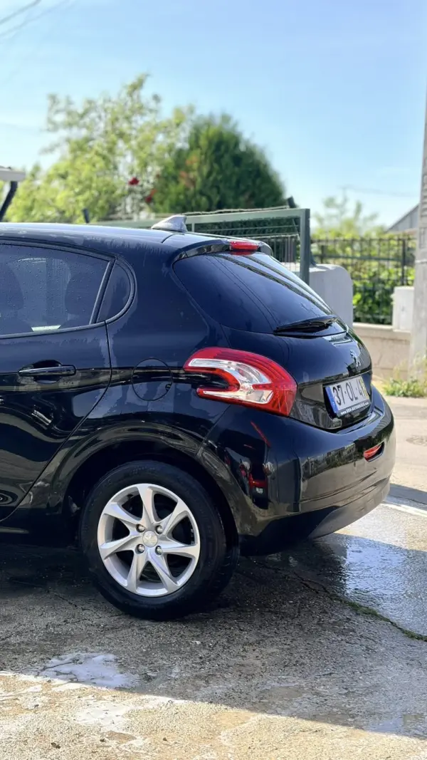 Peugeot 208 1.4 HDi 12