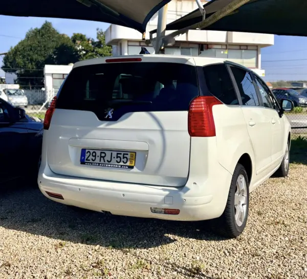 Peugeot 5008 1.6 E-HDi 7L Allure 2-Tronic 3