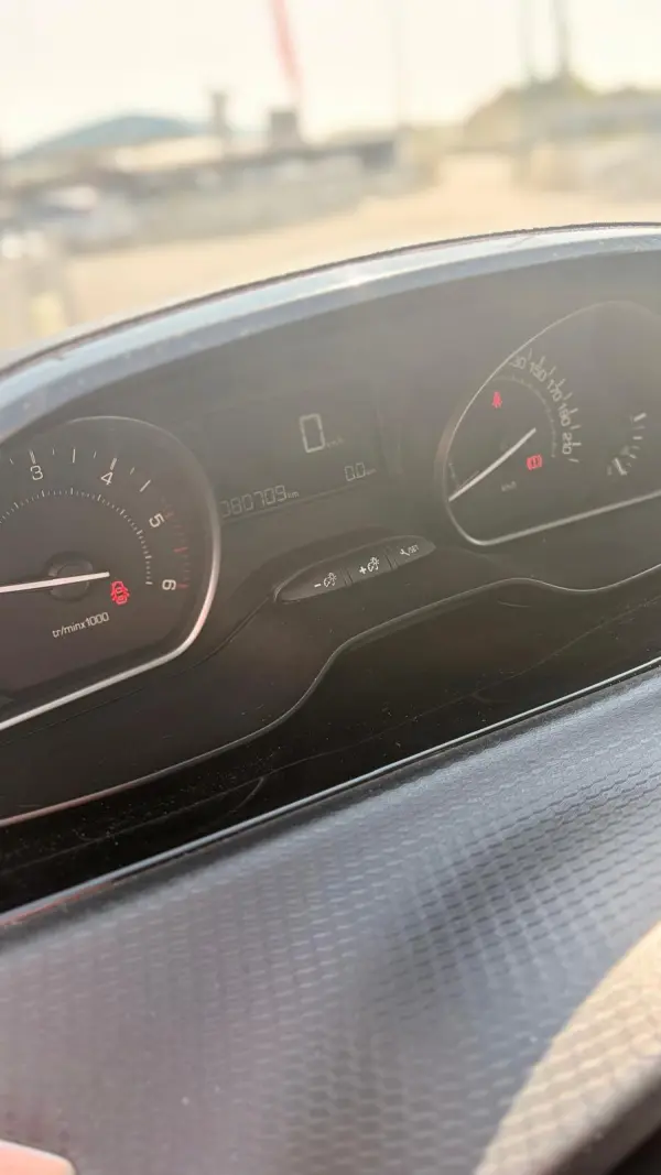 Peugeot 2008 Outro 4