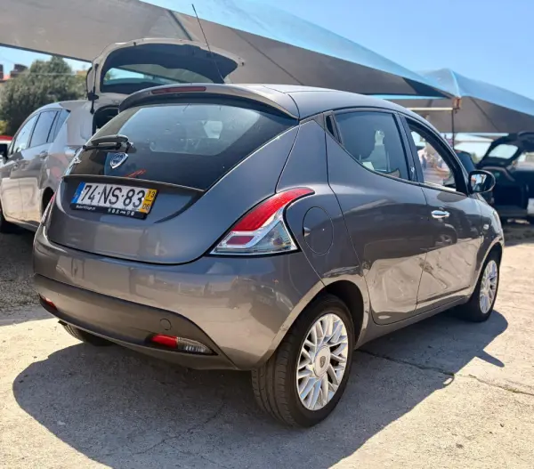 Lancia Ypsilon Outro 12