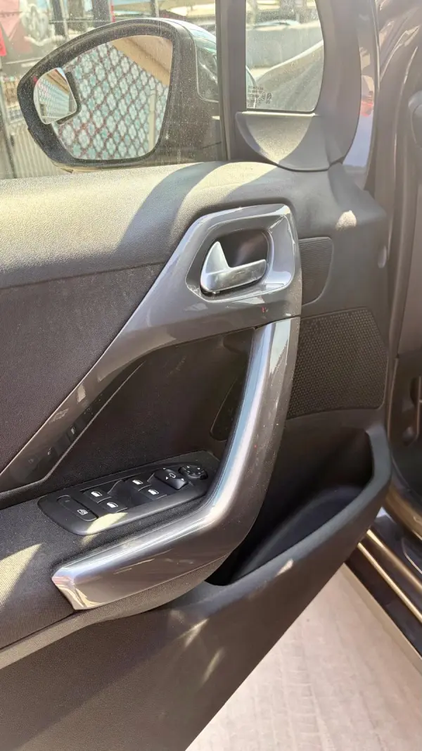 Peugeot 2008 Outro 11