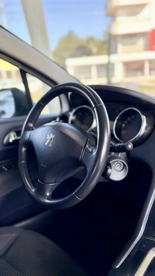 Peugeot 5008 1.6 E-HDi 7L Allure 2-Tronic 2