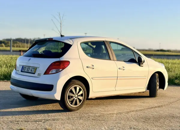 Peugeot 207 1.6 HDi 99g 11