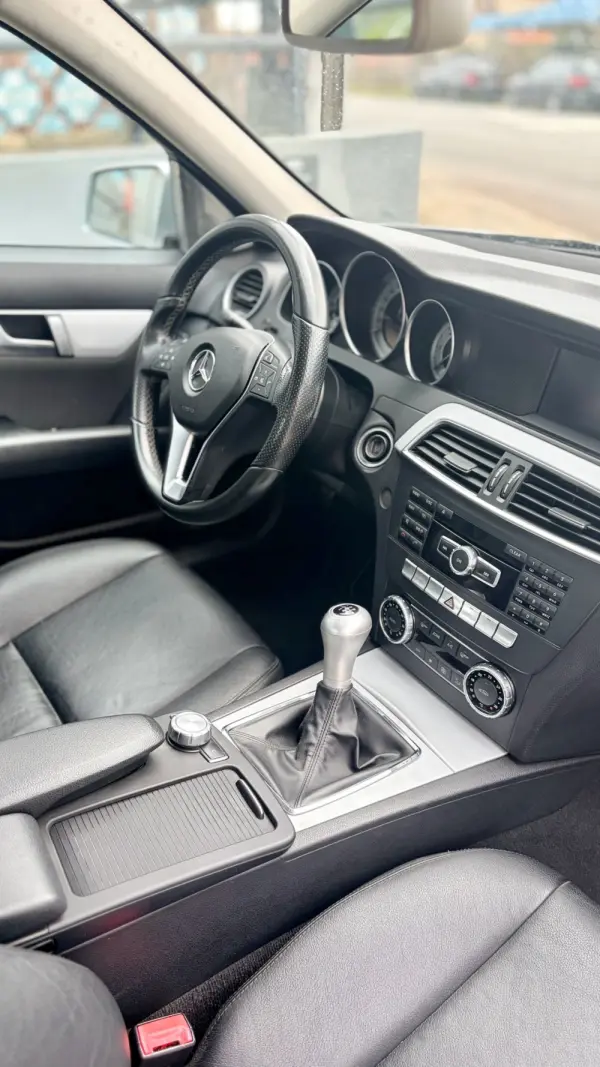 Mercedes-Benz C 200 Outro 8
