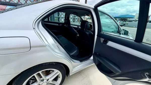 Mercedes-Benz C 200 Outro 10