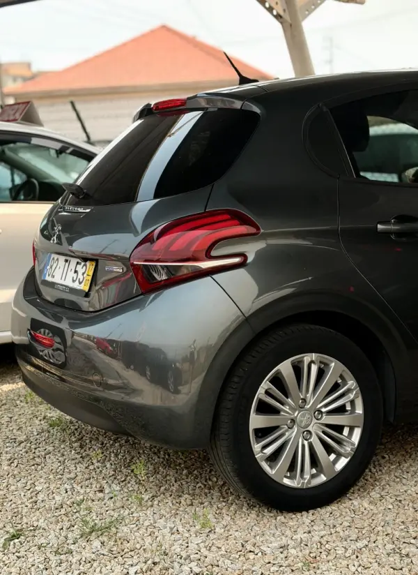 Peugeot 208 1.2 VTi SE Style 2