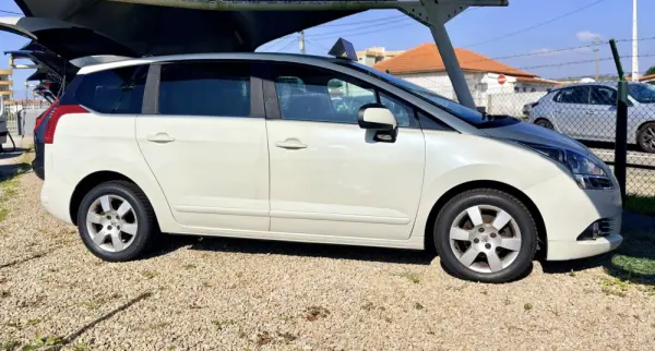 Peugeot 5008 1.6 E-HDi 7L Allure 2-Tronic 12