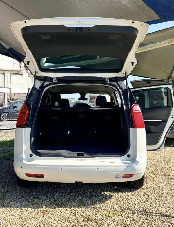 Peugeot 5008 1.6 E-HDi 7L Allure 2-Tronic 7