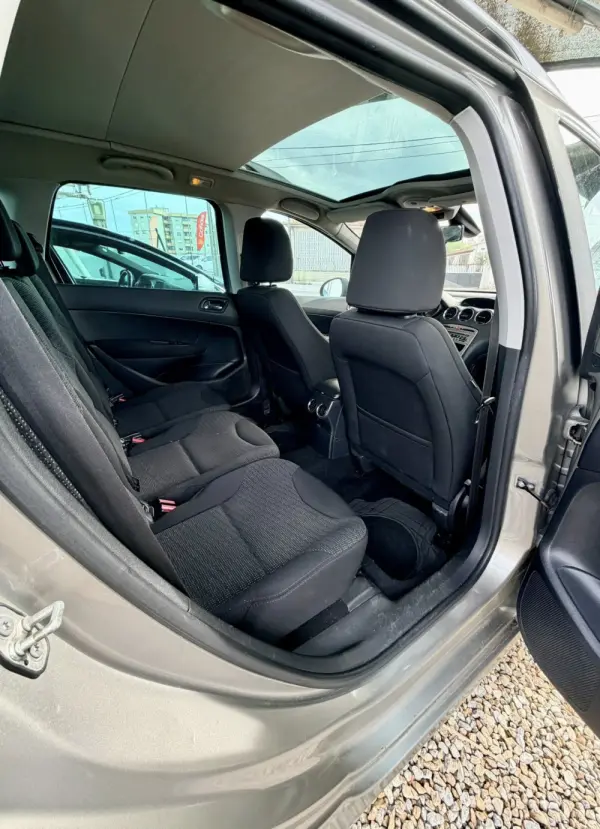 Peugeot 308 SW Outro 3