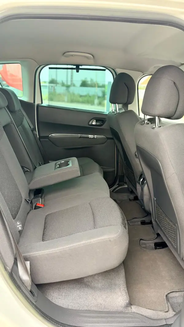Peugeot 3008 Outro 6