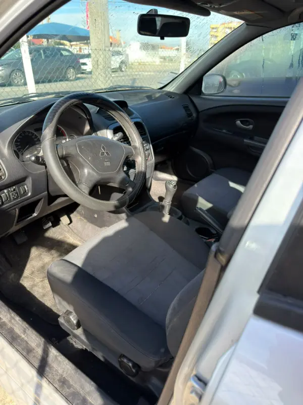 Mitsubishi Carisma 4