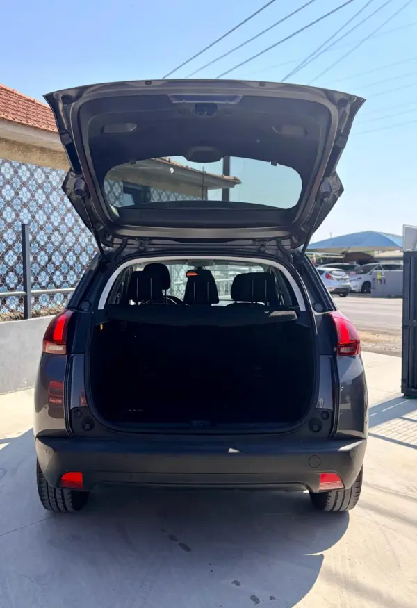 Peugeot 2008 Outro 17