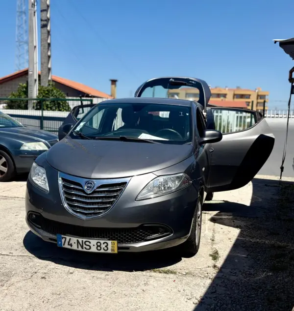 Lancia Ypsilon Outro 5
