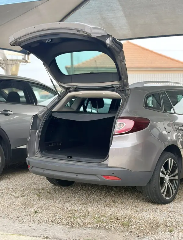 Renault Mégane Outro 5